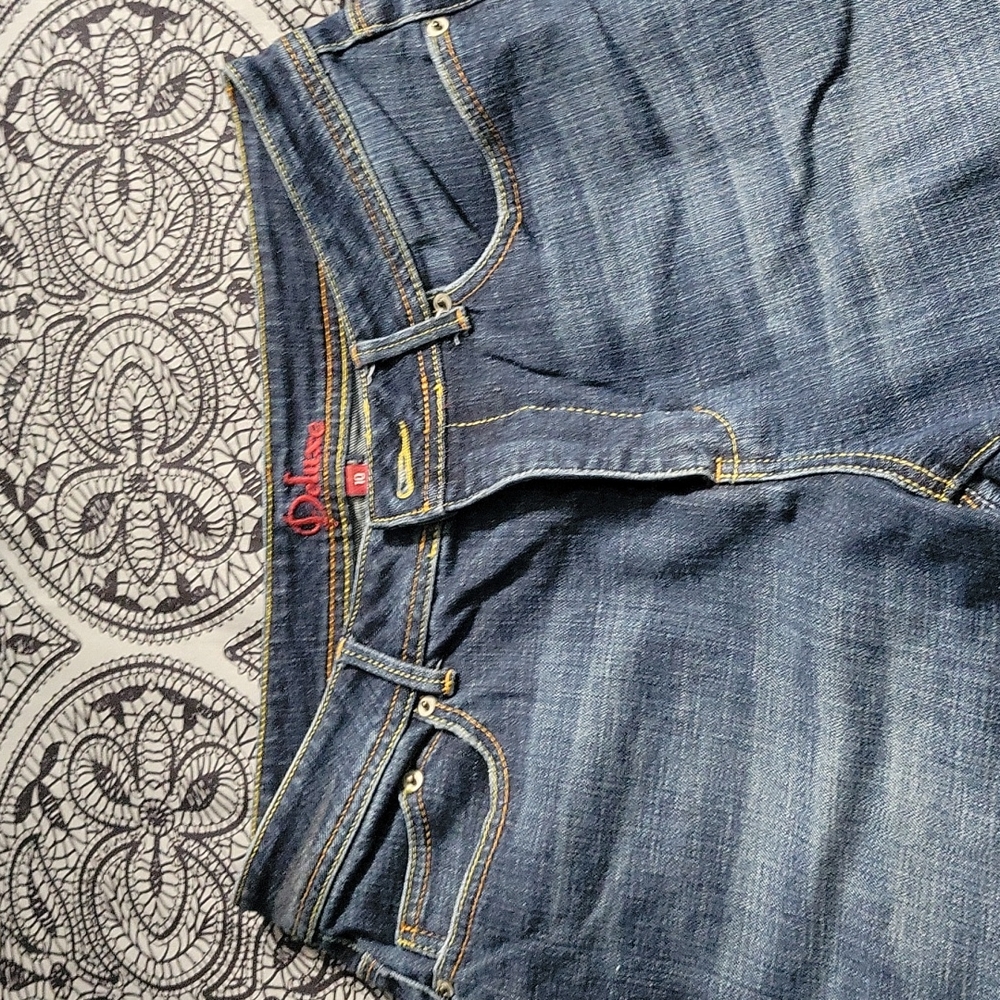 Deluxe  Sz 10 Capris